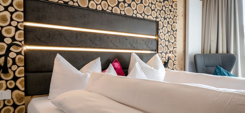 Das Stemp****S Wellnessresort: Doppelzimmer Spatzennest image #4